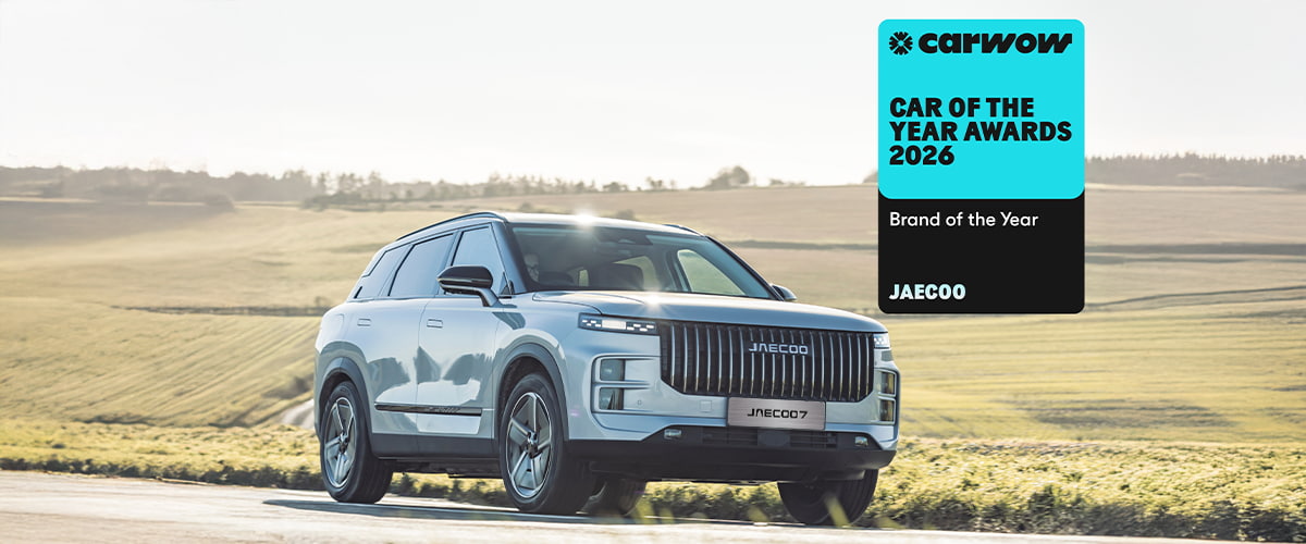 Carwow 2026 Yılın Markası ödülü görseli ve gri JAECOO 7 modeli